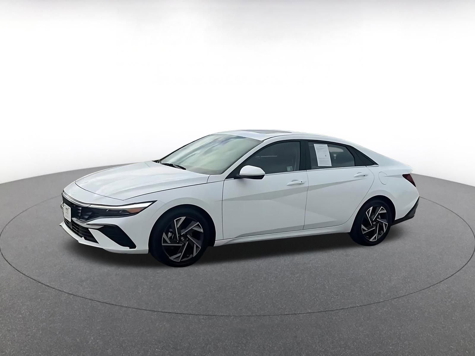 Used 2025 Hyundai Elantra SEL image 9