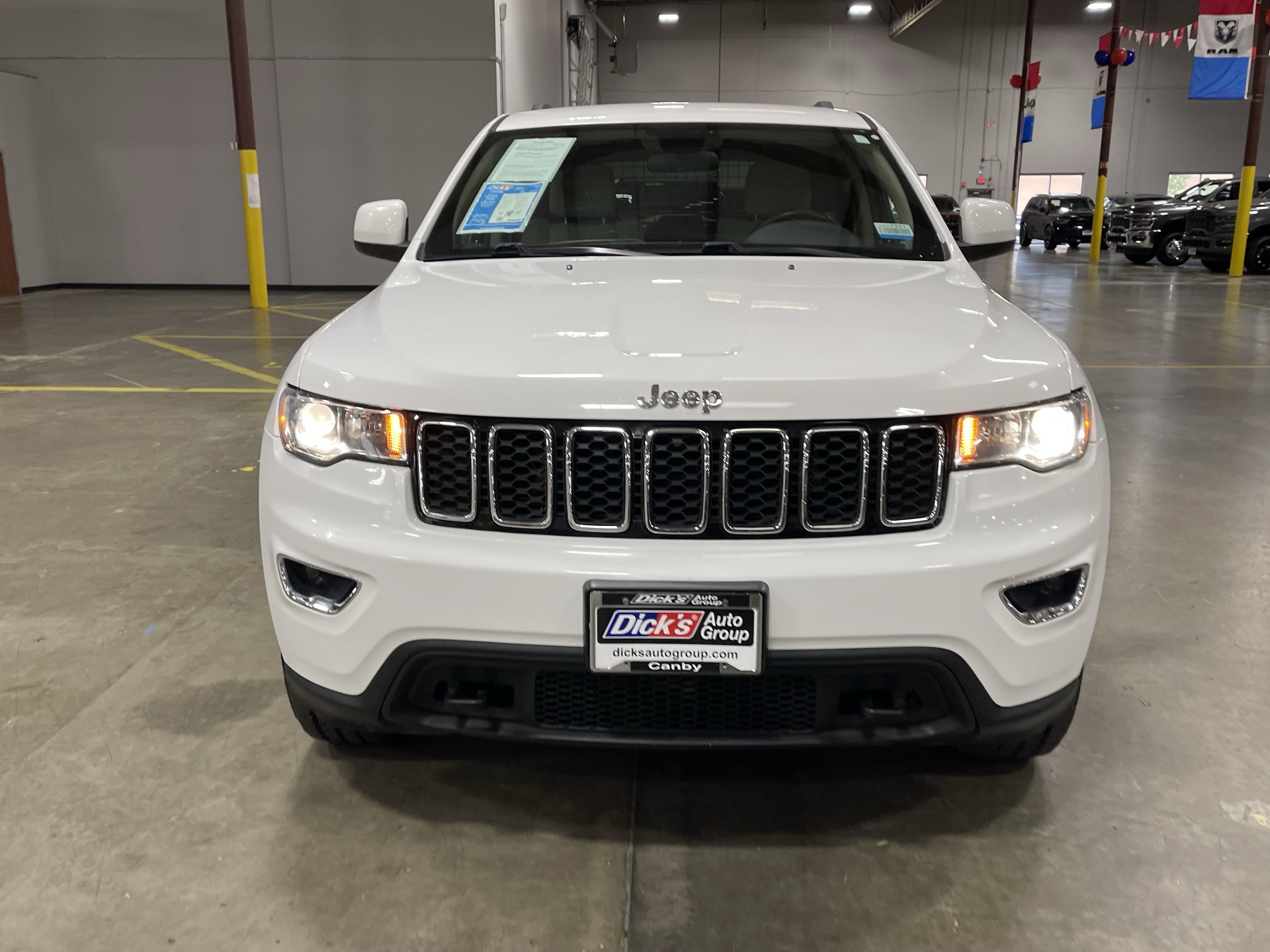Used 2018 Jeep Grand Cherokee Laredo AWD/4WD image 8
