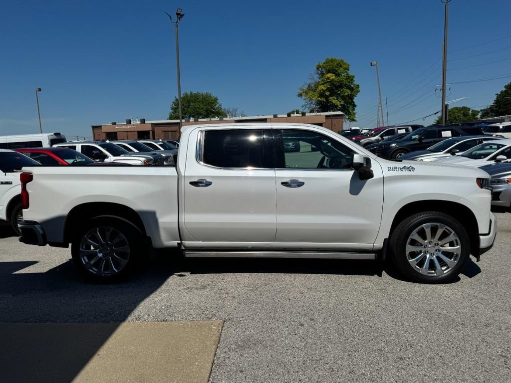 Used 2022 Chevrolet Silverado 1500 High Country w/ Technology Package AWD/4WD image 2