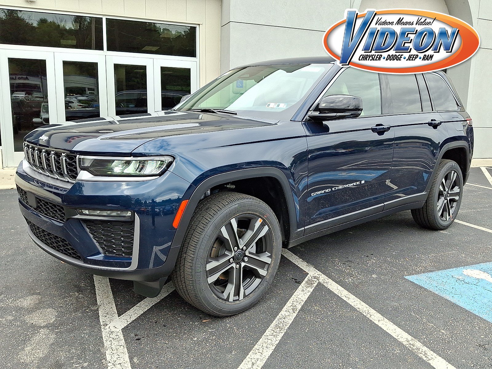 New 2027 Jeep Grand Cherokee Limited AWD/4WD image 1