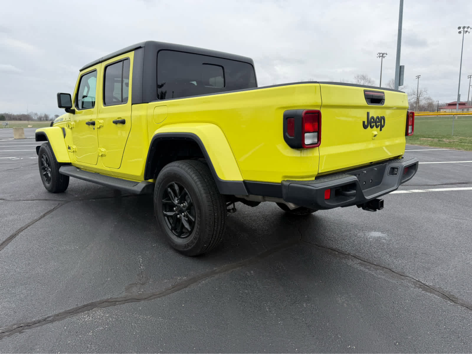 Used 2023 Jeep Gladiator Sport AWD/4WD image 4