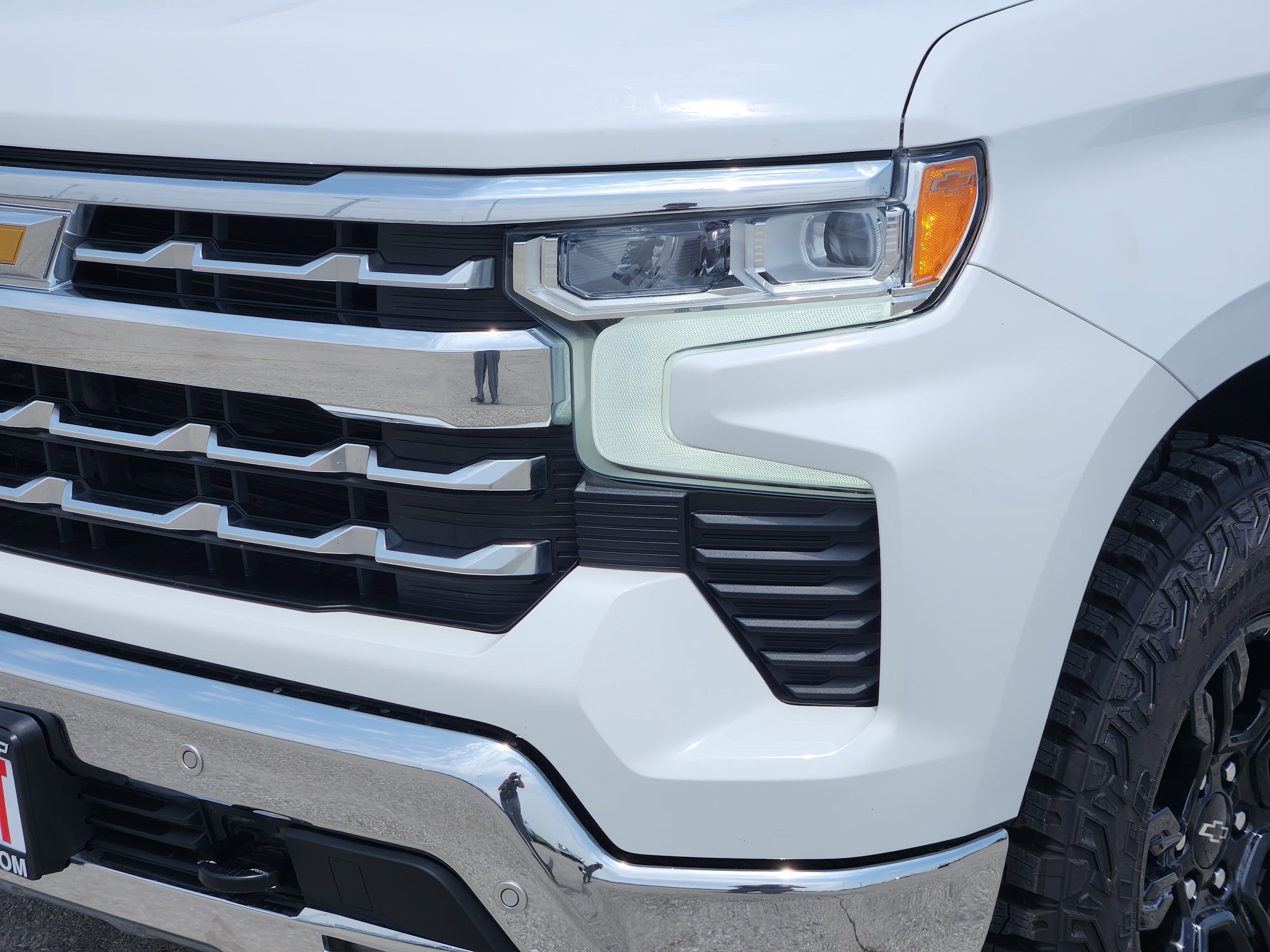 Used 2022 Chevrolet Silverado 1500 LTZ w/ Z71 Off-Road Package AWD/4WD image 8