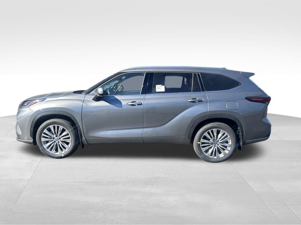 New 2026 Toyota Highlander Platinum AWD/4WD image 2