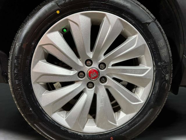 Used 2018 Jaguar E-PACE SE image 34