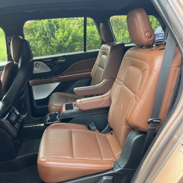 Used 2020 Lincoln Aviator Reserve w/ Equipment Group 201A AWD/4WD image 16