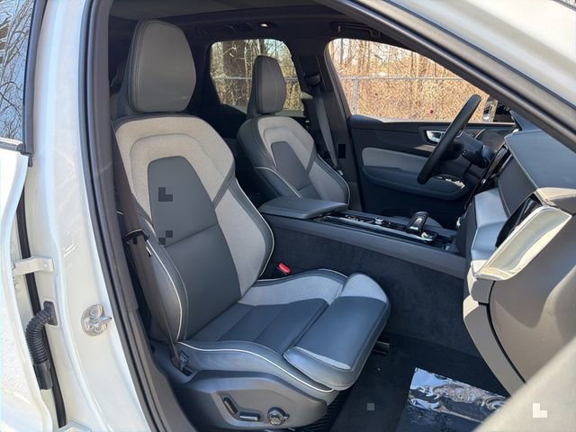 Used 2022 Volvo XC60 T8 R-Design w/ Advanced Package image 9