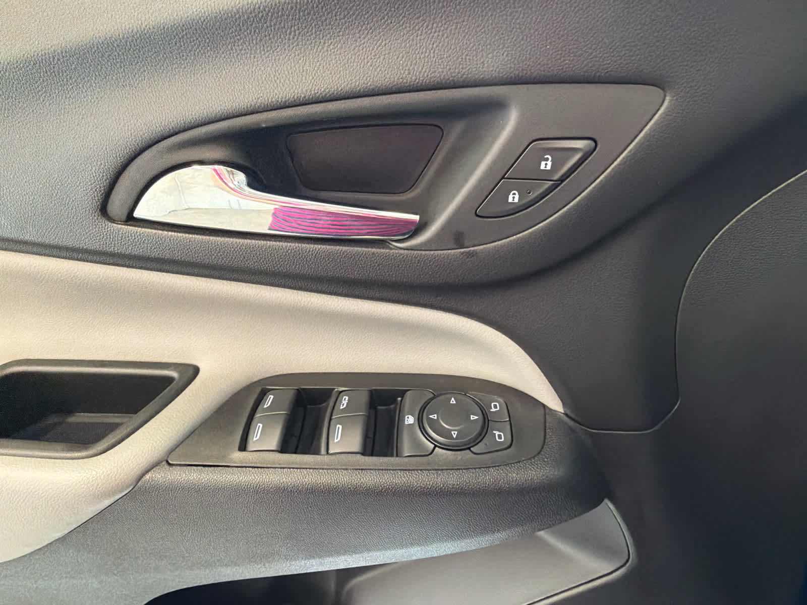 Used 2023 Chevrolet Equinox LS w/ LS Convenience Package FWD image 17