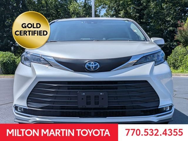 Certified 2024 Toyota Sienna XLE FWD image 11