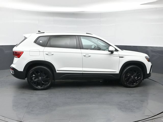 Used 2022 Volkswagen Taos SE w/ Panoramic Sunroof Package AWD/4WD image 6