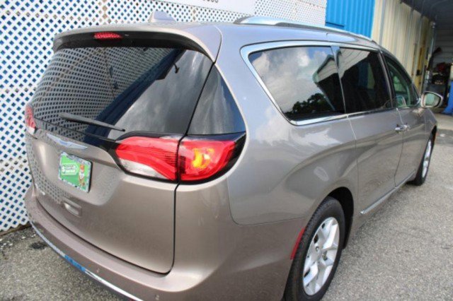 Used 2018 Chrysler Pacifica Touring-L Plus w/ Tire & Wheel Group image 3