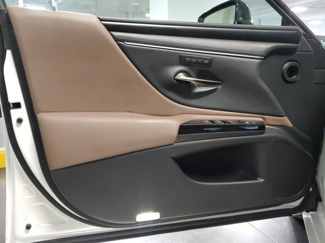 Used 2025 Lexus ES 300h w/ Premium Package FWD image 14