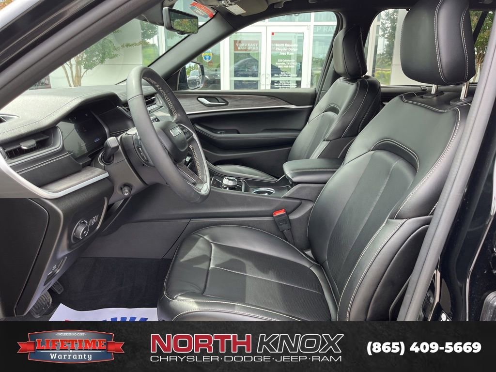 Used 2024 Jeep Grand Cherokee Limited w/ Luxury Tech Group II AWD/4WD image 3