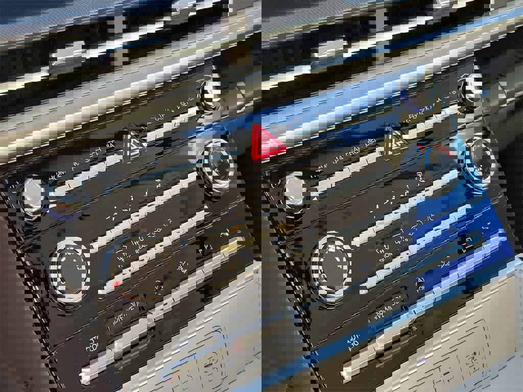 Used 2025 Hyundai Santa Fe SE w/ Tow & Go Package image 29