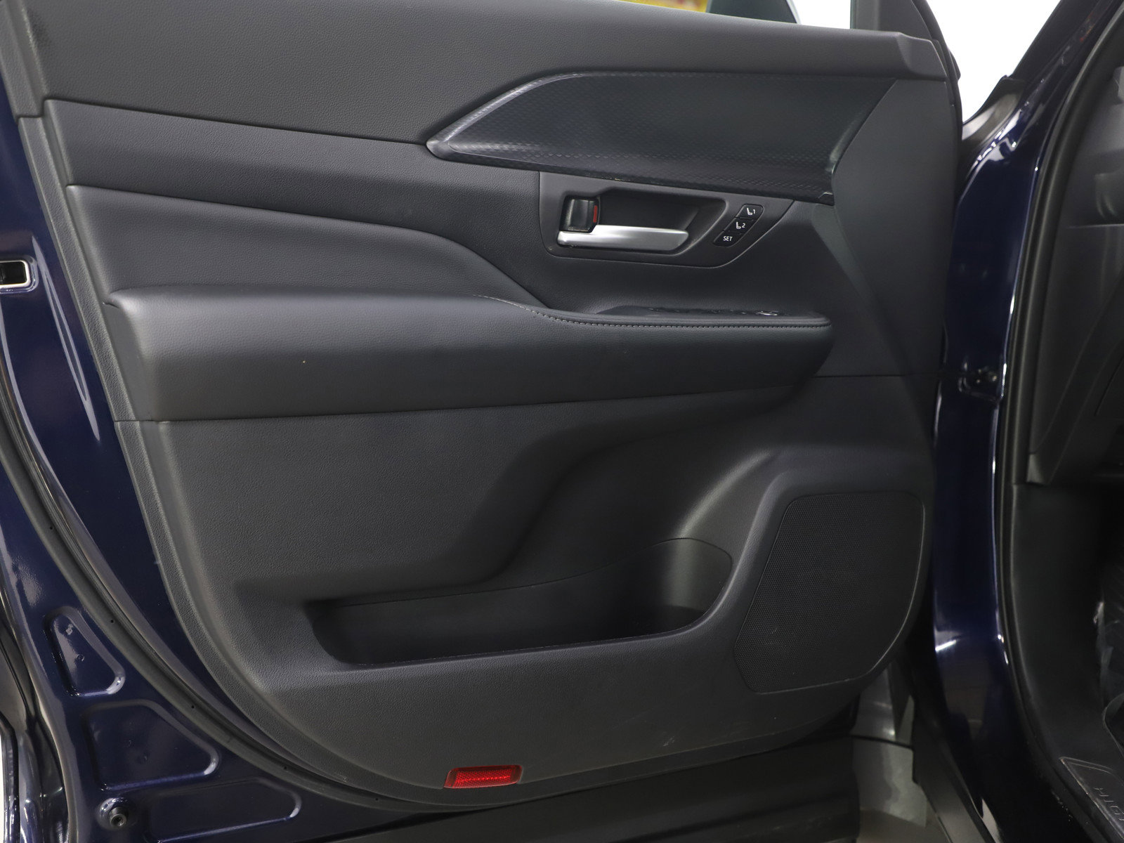 Used 2025 Toyota Grand Highlander AWD Hybrid image 21