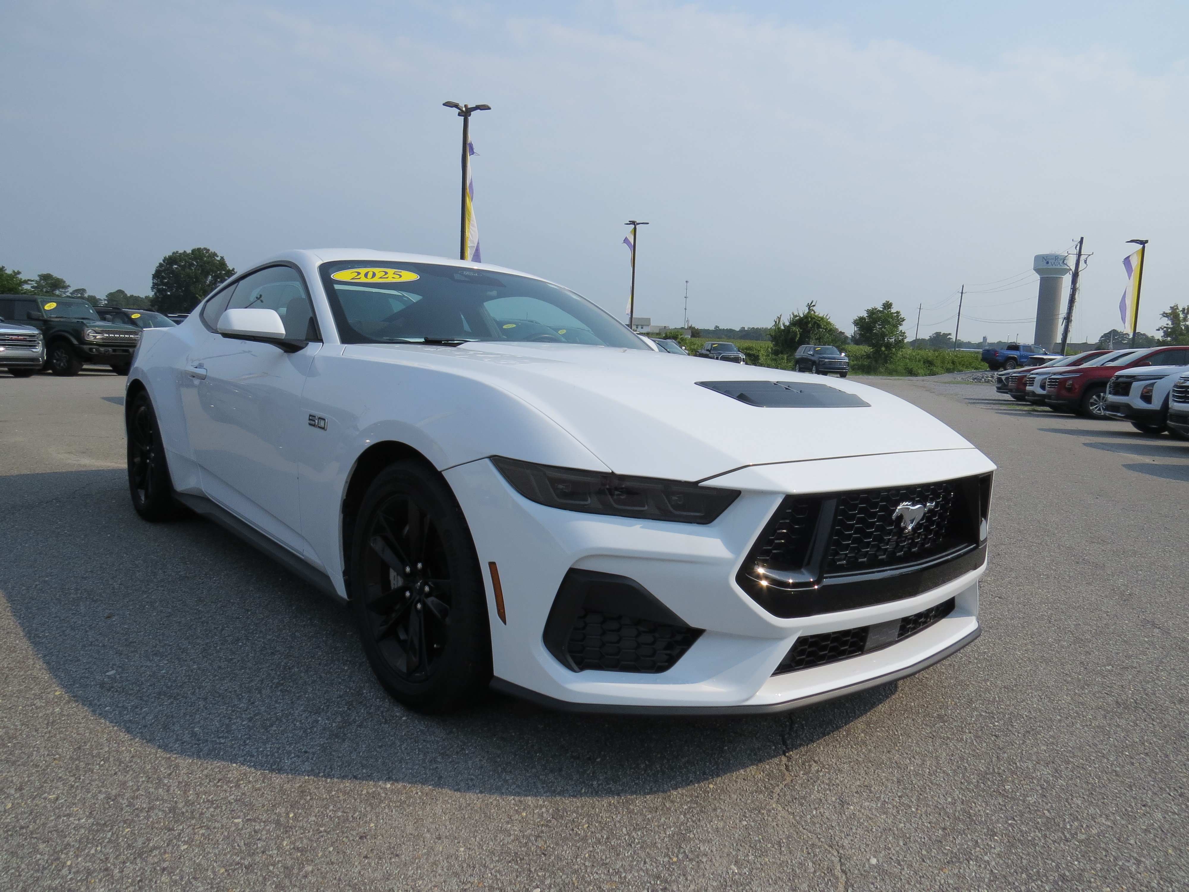 Used 2025 Ford Mustang GT RWD image 2
