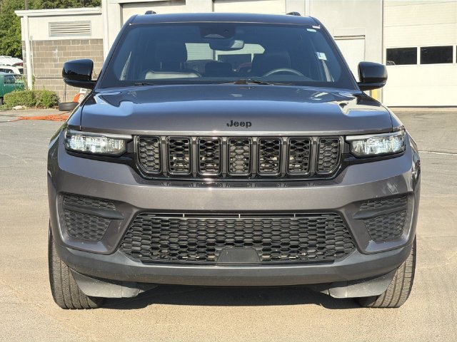 Used 2024 Jeep Grand Cherokee Altitude AWD/4WD image 15