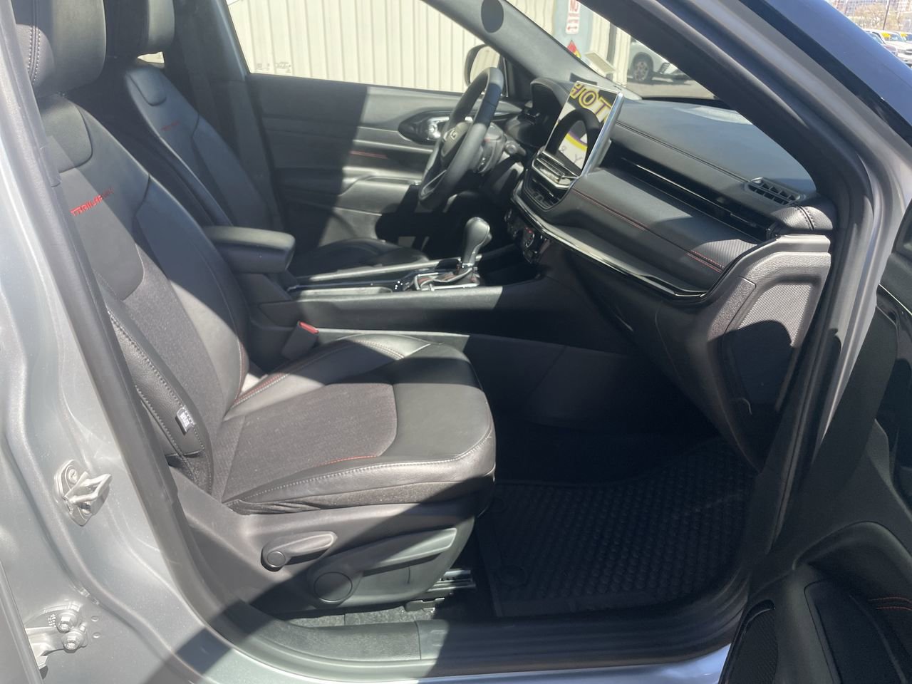 Used 2025 Jeep Compass Trailhawk AWD/4WD image 16