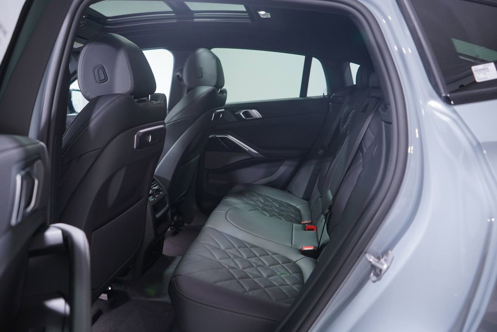 New 2026 BMW X6 xDrive40i w/ Premium Package AWD/4WD image 9