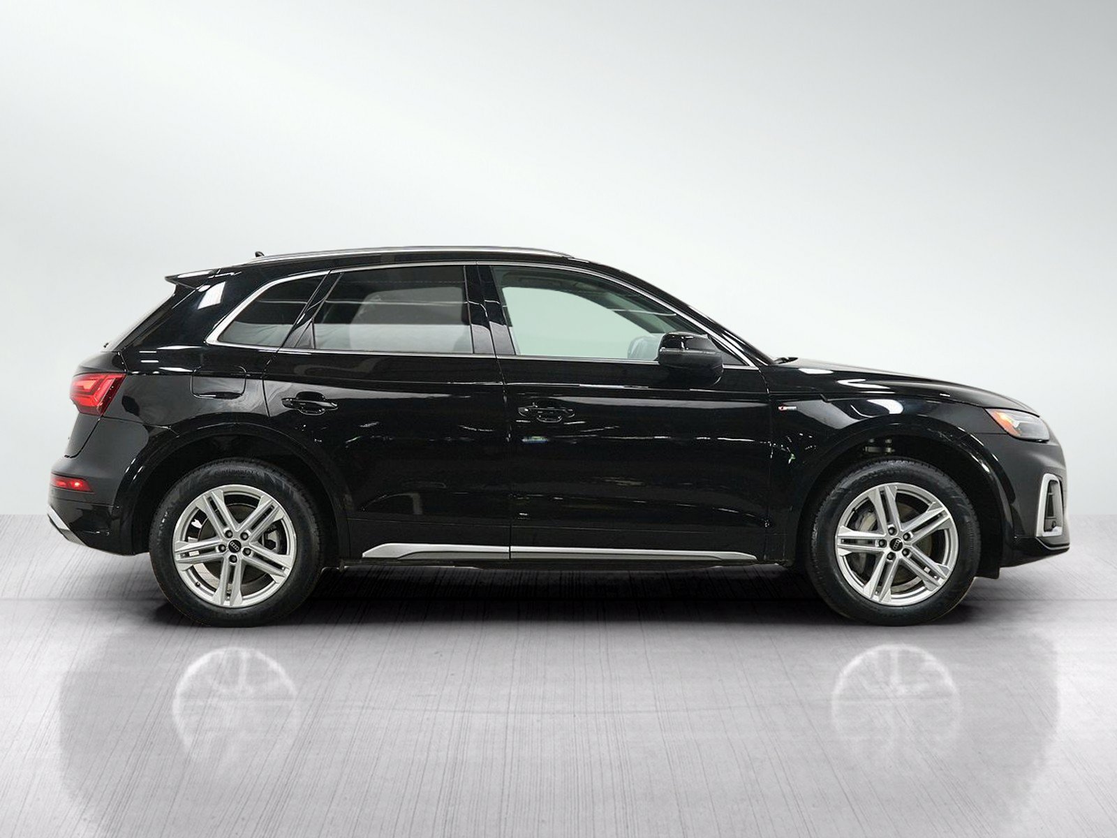 Used 2024 Audi Q5 e Premium w/ Convenience Package AWD/4WD image 6