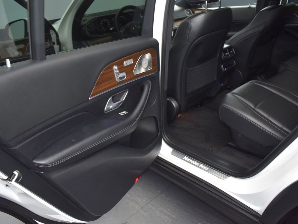 Used 2025 Mercedes-Benz GLS 450 4MATIC image 12