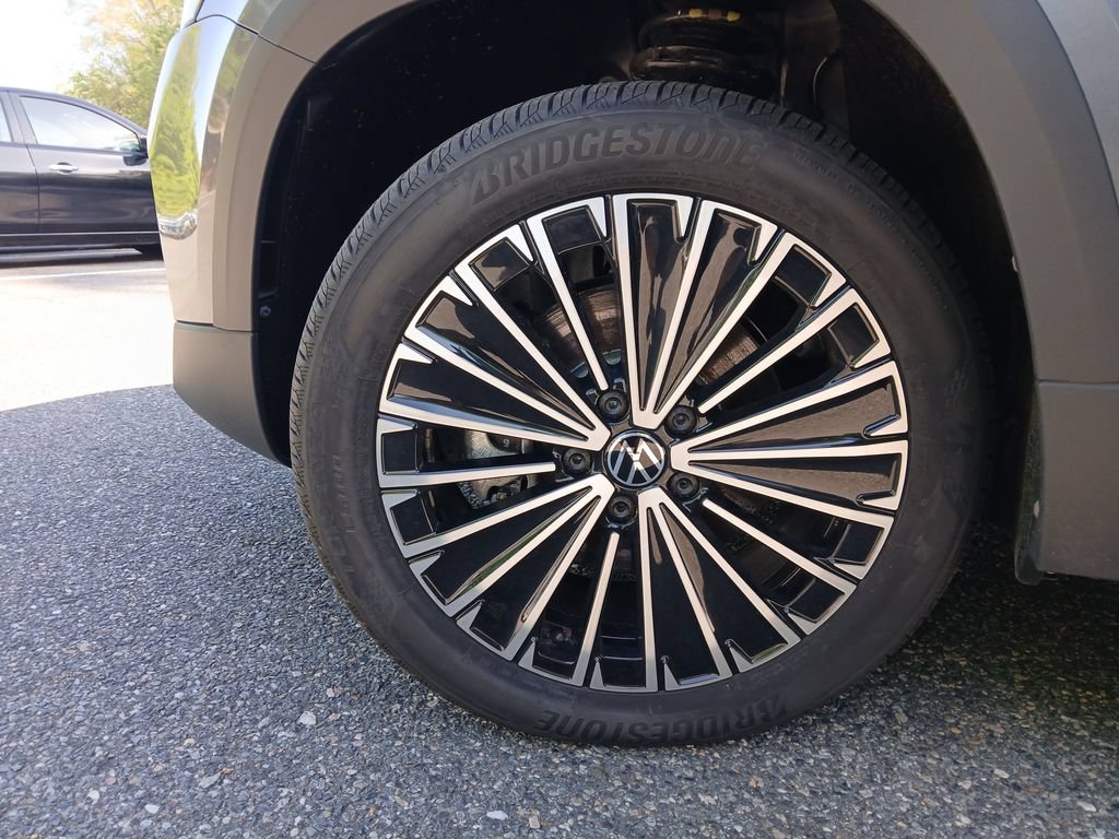 New 2026 Volkswagen Taos SE FWD image 25