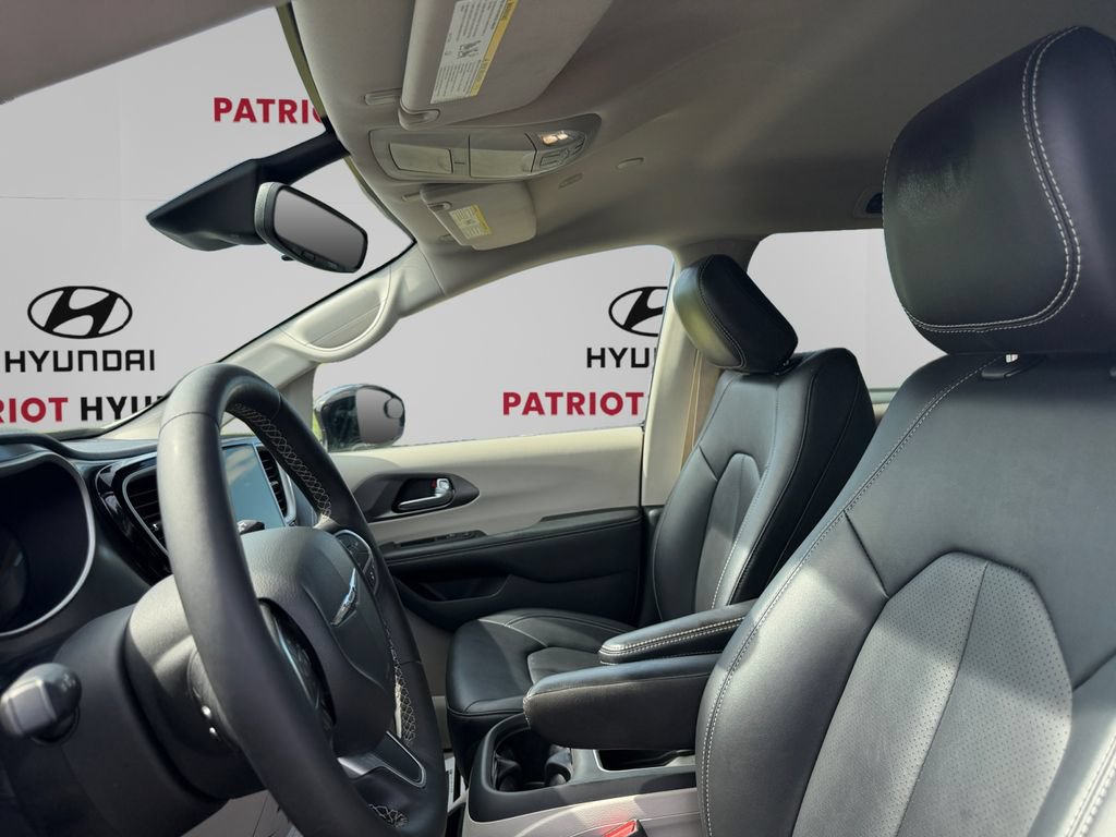 Used 2024 Chrysler Pacifica Limited FWD image 9
