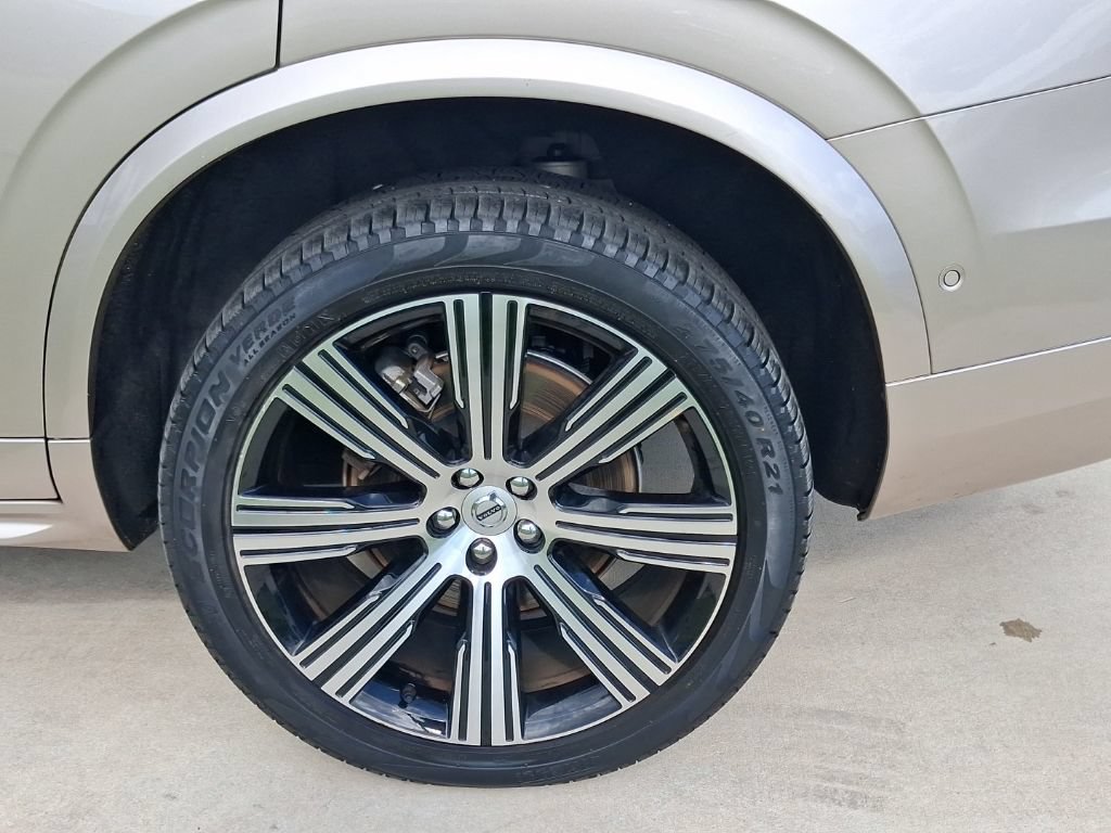 Certified 2024 Volvo XC90 B5 Plus w/ Protection Package Premier AWD/4WD image 4