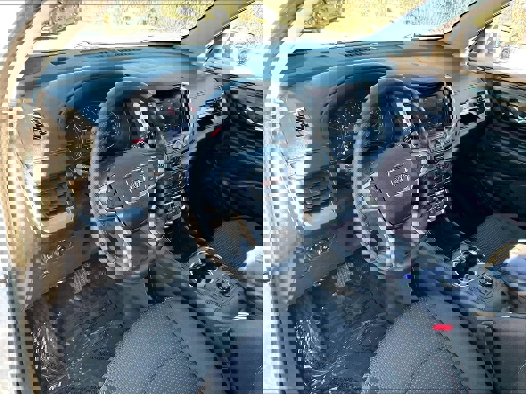 Used 2024 GMC Terrain SLE image 8