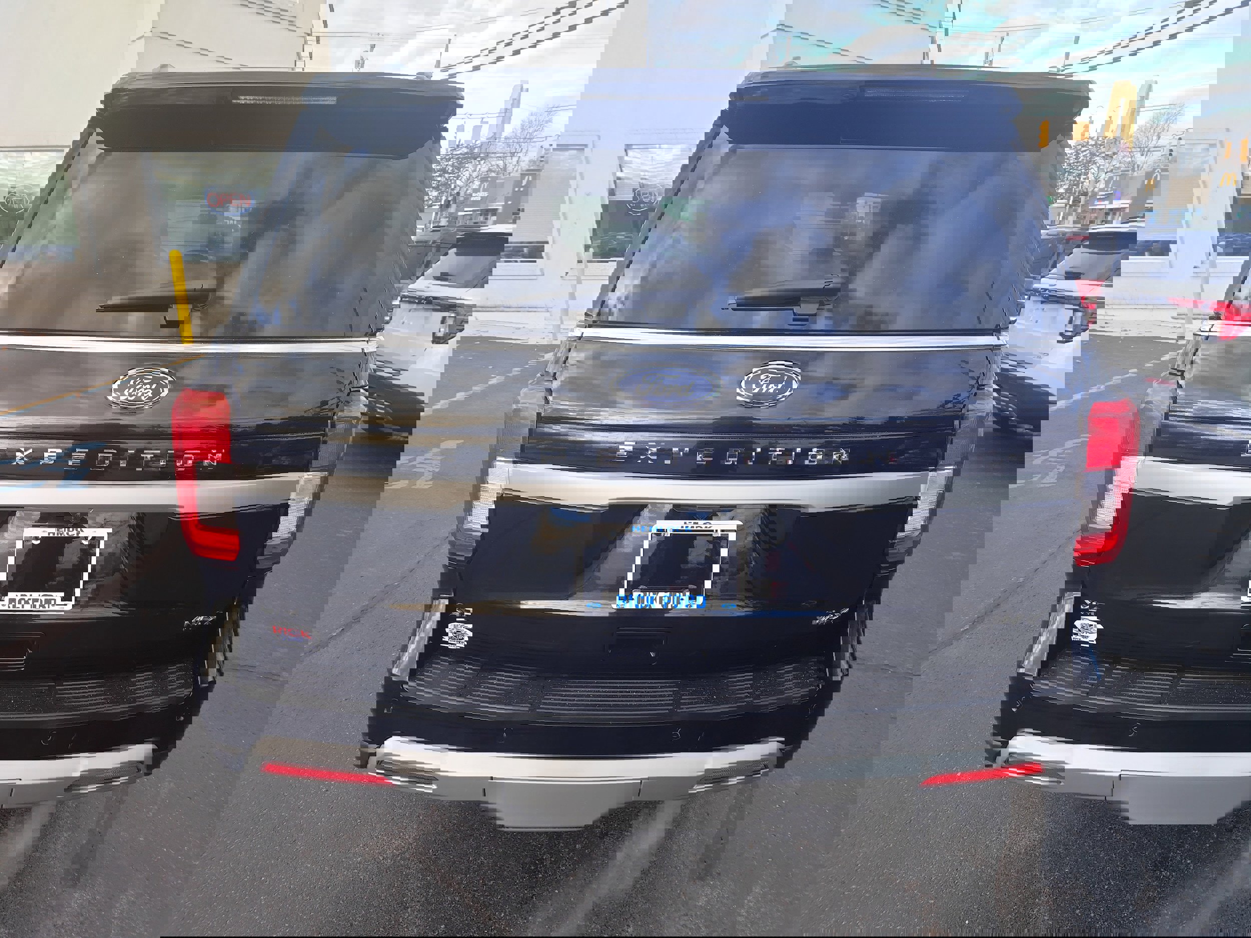 Used 2024 Ford Expedition Max XLT image 4