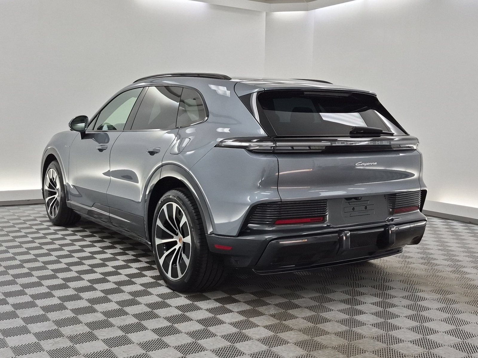New 2026 Porsche Cayenne Electric AWD/4WD image 3