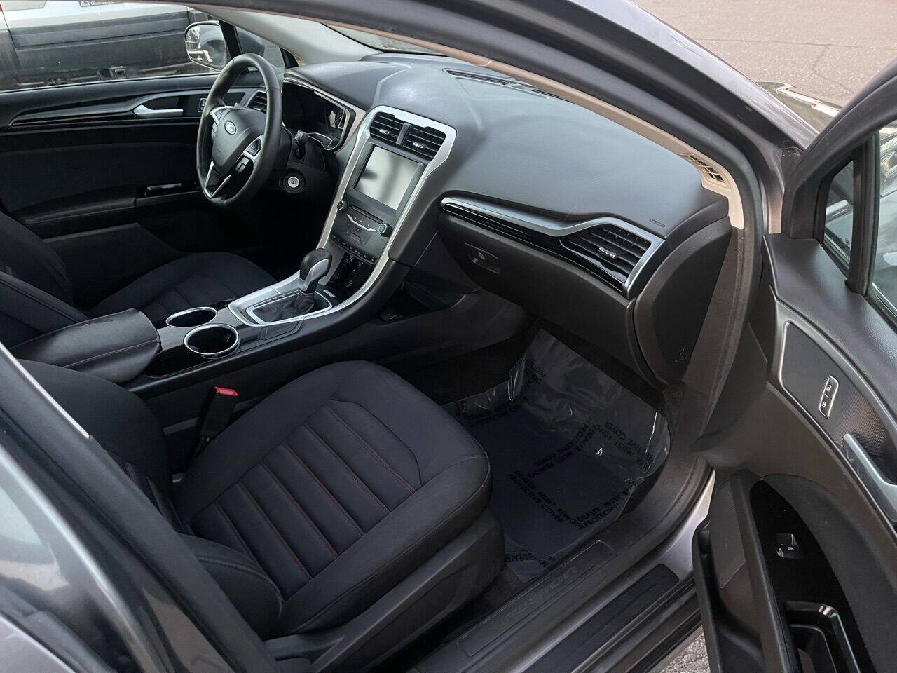 Used 2014 Ford Fusion SE FWD image 15