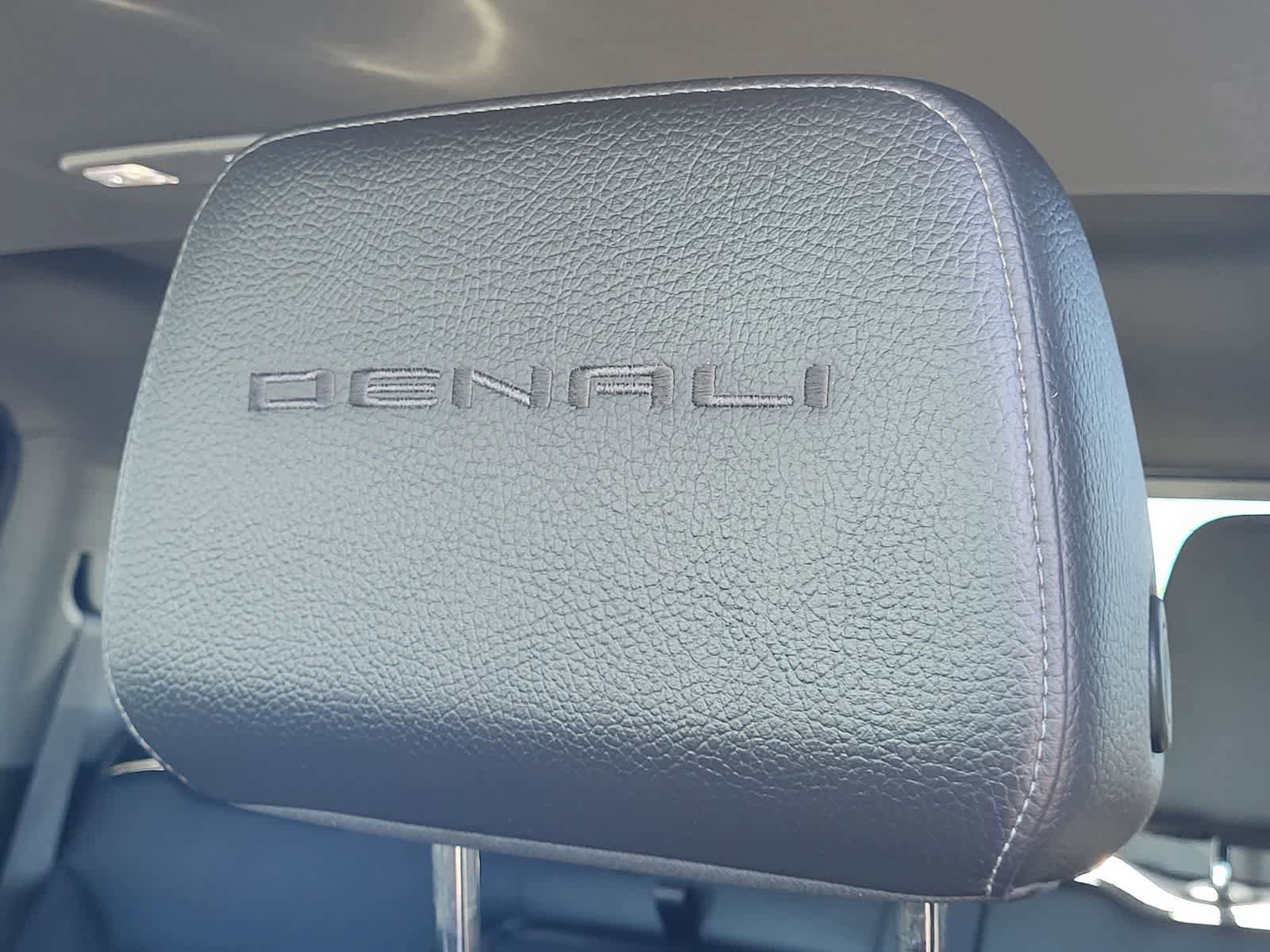 Used 2022 GMC Sierra 2500 Denali w/ Denali Ultimate Package image 14