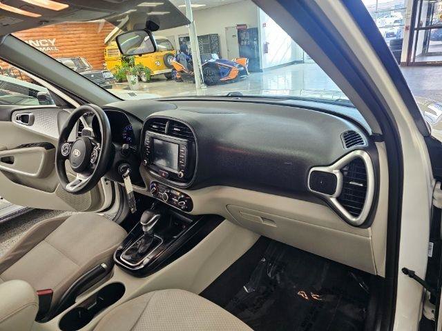 Used 2020 Kia Soul LX FWD image 8