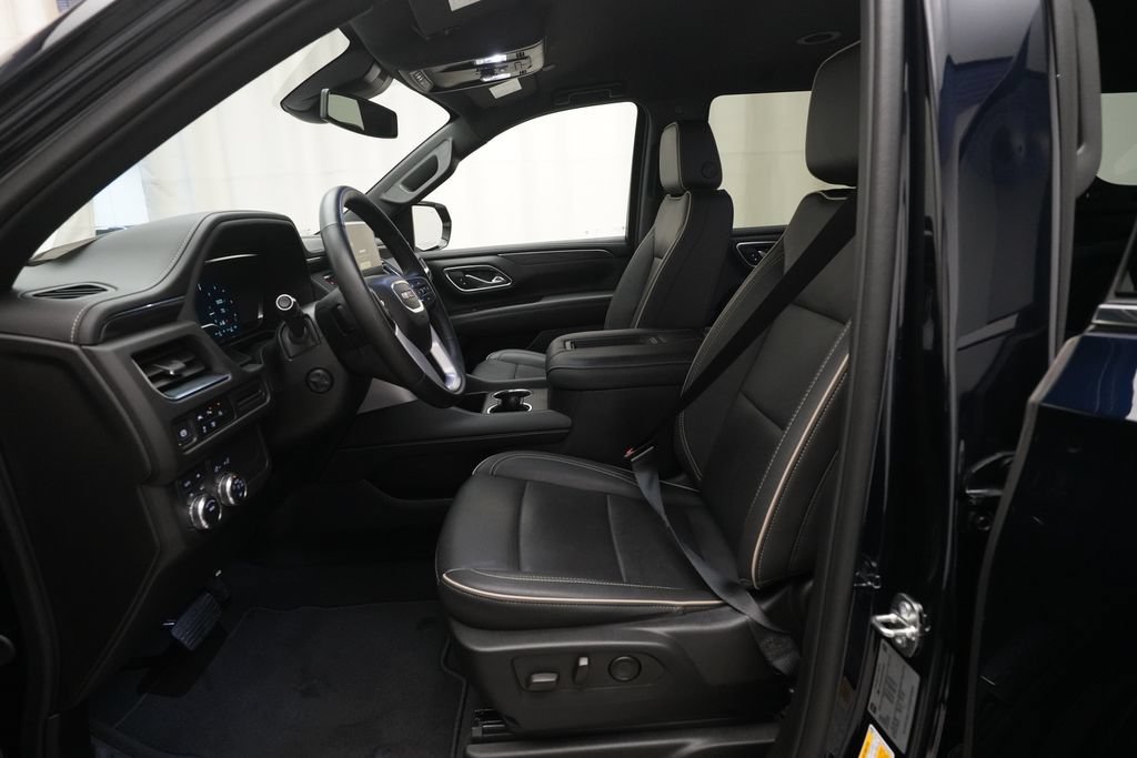 Used 2024 GMC Yukon SLT w/ SLT Luxury Package AWD/4WD image 7