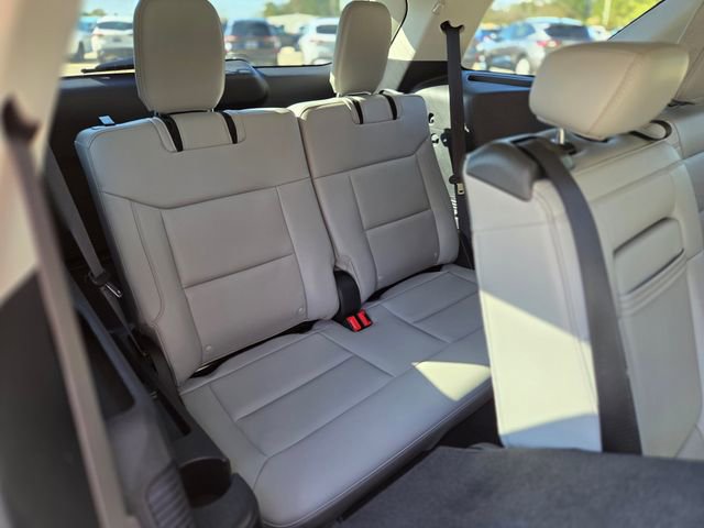 Used 2025 Ford Explorer Active w/ Active Comfort Package image 19