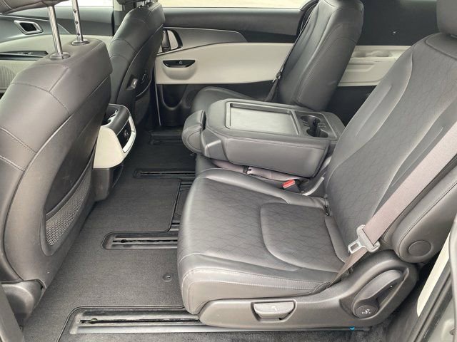Used 2023 Kia Carnival LX image 33