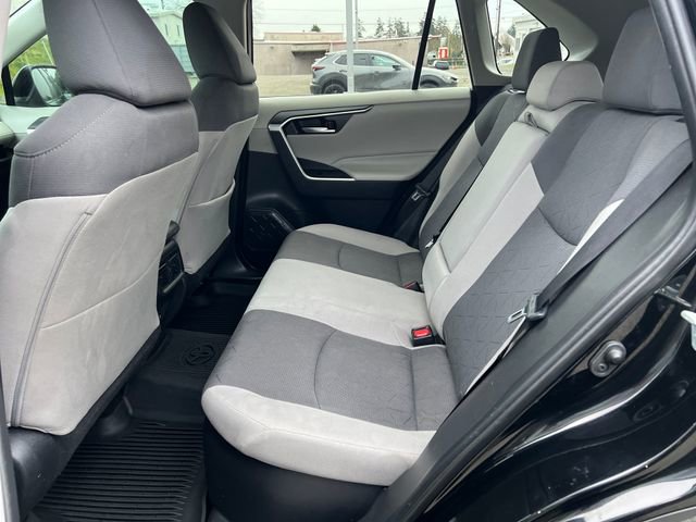 Used 2021 Toyota RAV4 XLE w/ Convenience Package image 16
