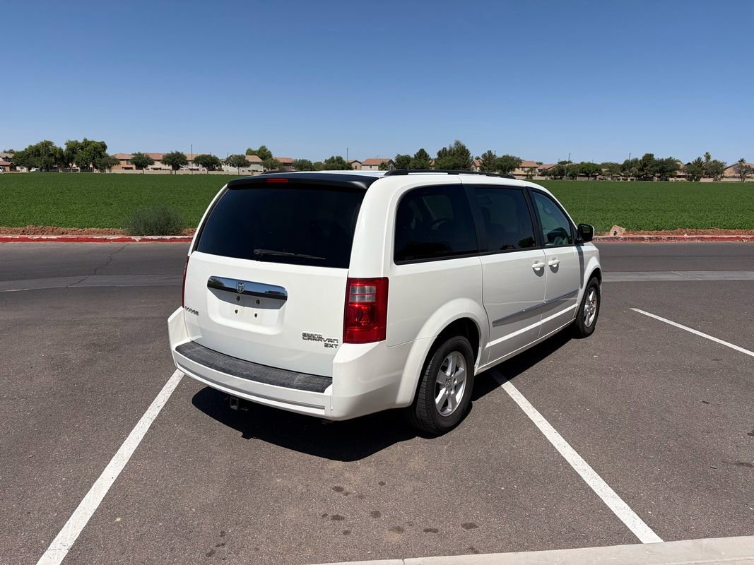 Used 2010 Dodge Grand Caravan SXT FWD image 3