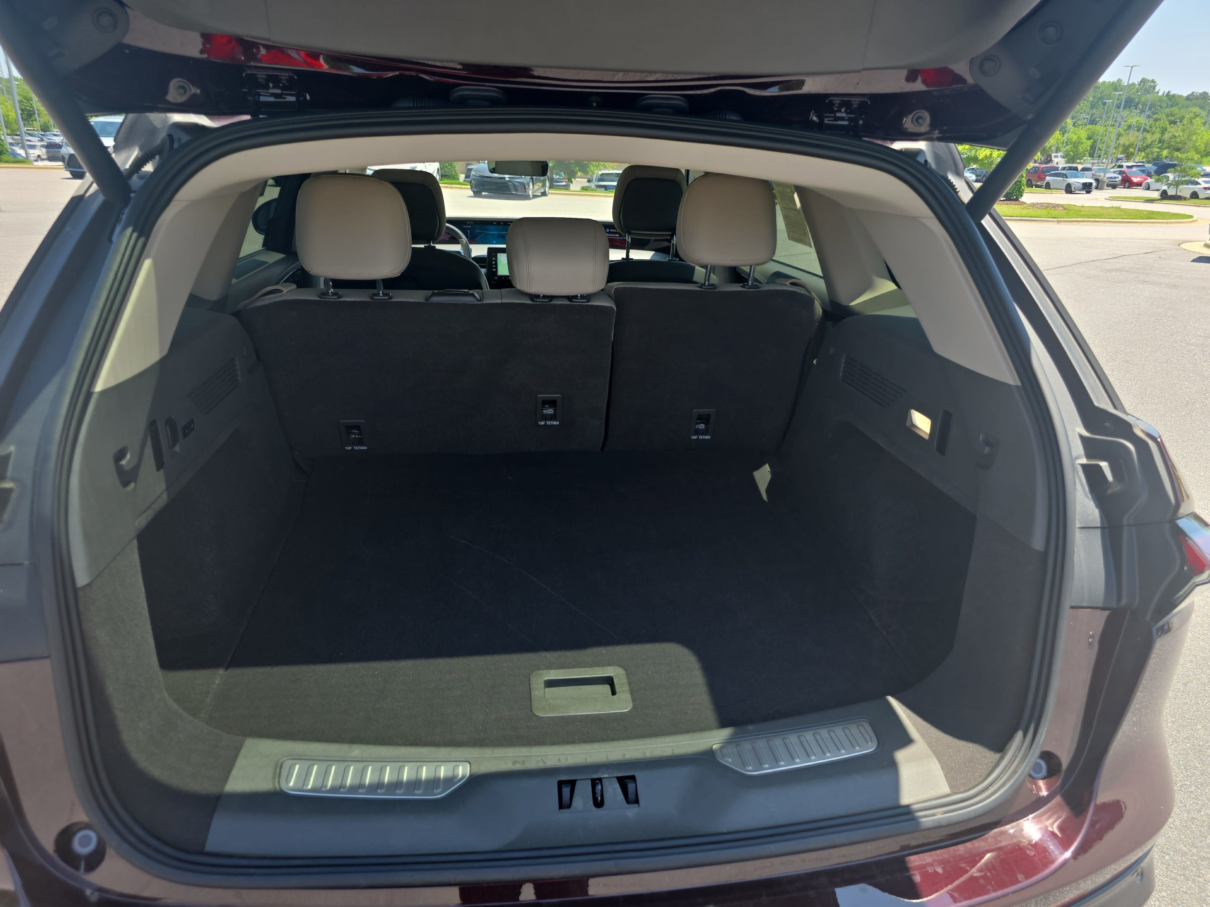 Certified 2025 Lincoln Nautilus Premier AWD/4WD image 12