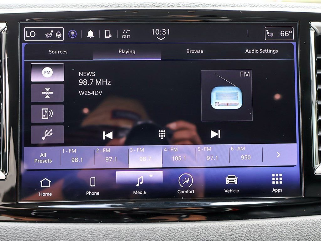 Used 2023 Chrysler Pacifica Touring-L FWD image 51