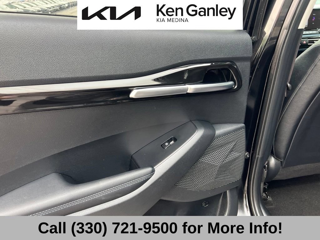 Certified 2023 Kia Seltos S w/ Navigation Package AWD/4WD image 49
