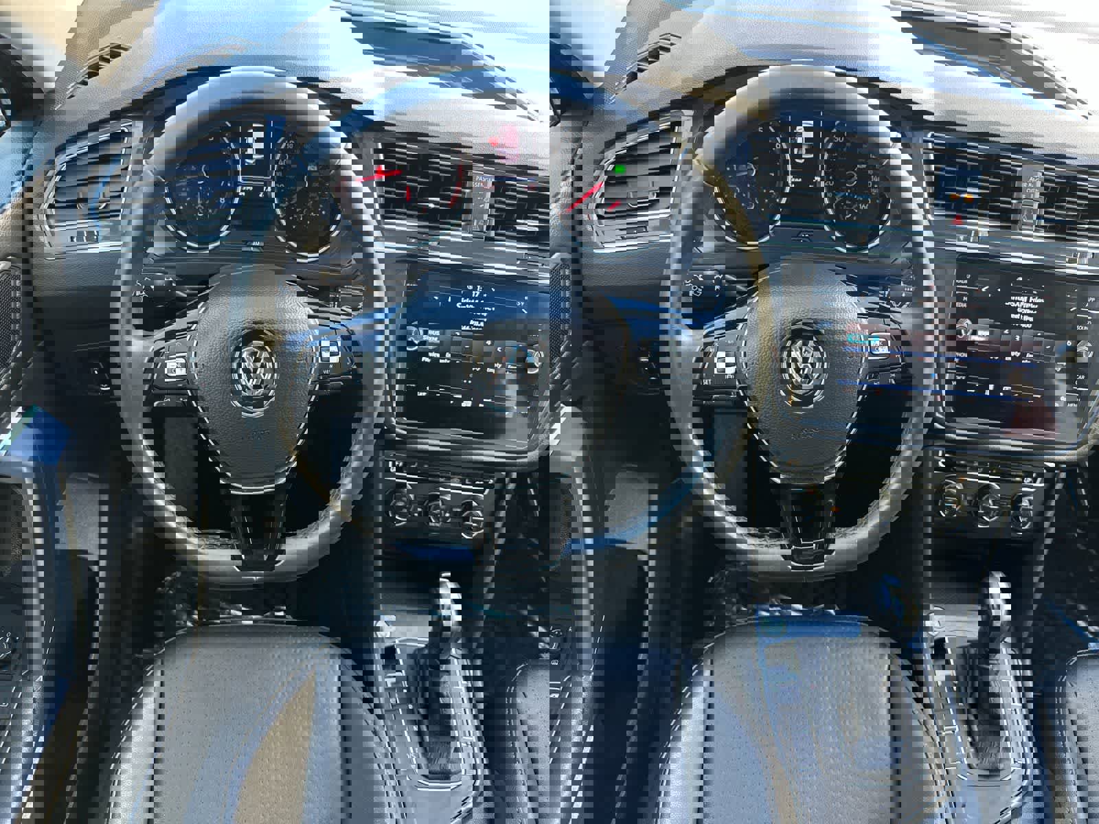 Used 2020 Volkswagen Tiguan SE w/ Panoramic Sunroof Package image 14