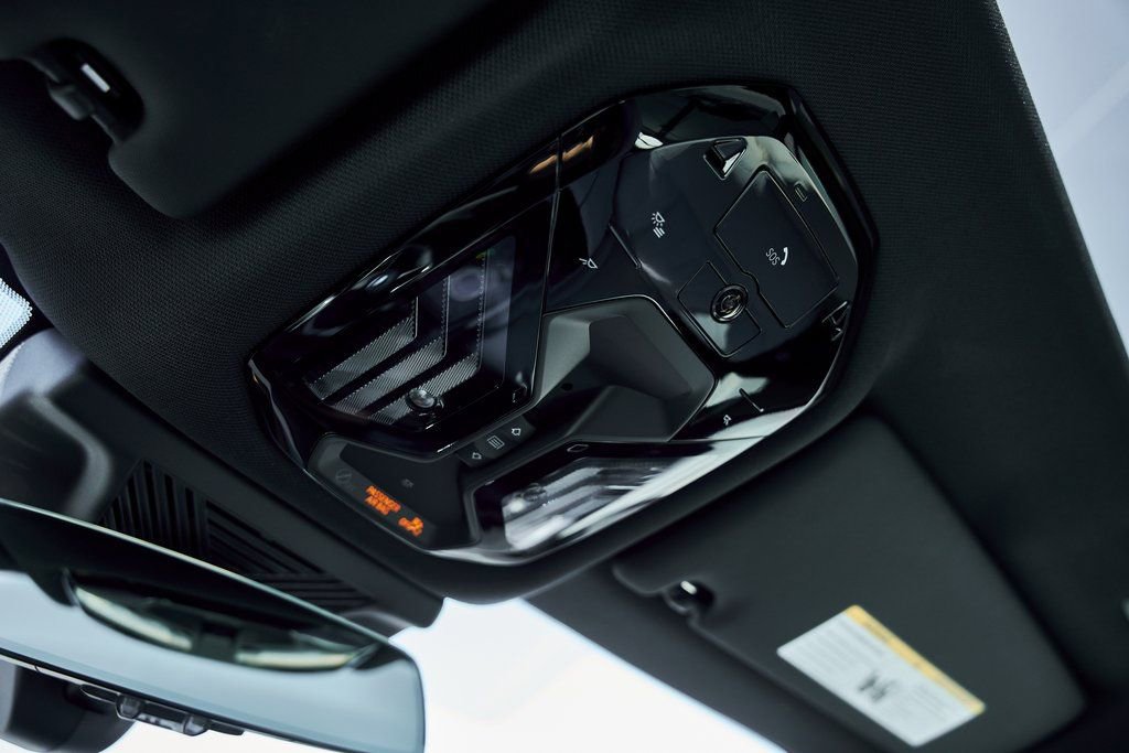 Used 2026 BMW 550e xDrive image 75