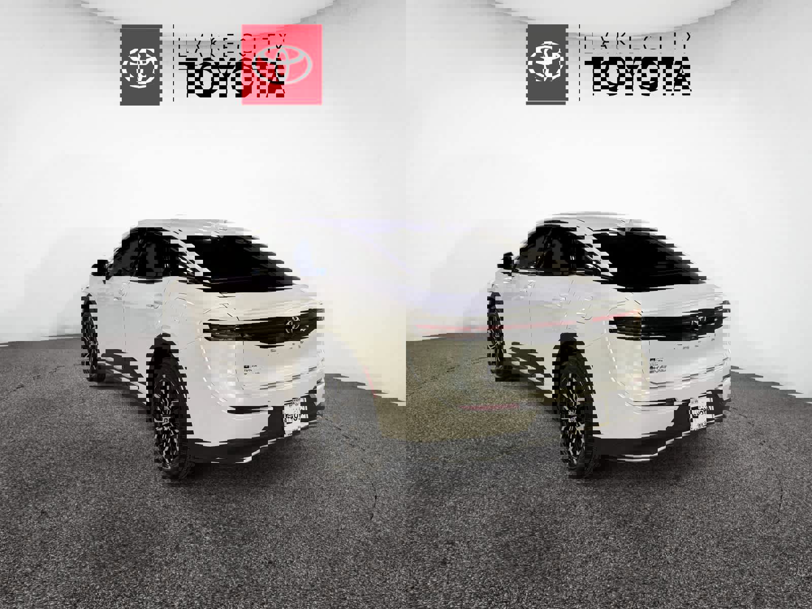 Used 2025 Toyota Crown XLE image 4