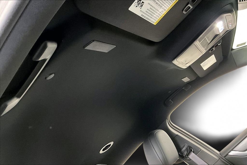 Certified 2025 GMC Acadia Elevation w/ Elevation Premium Package image 28