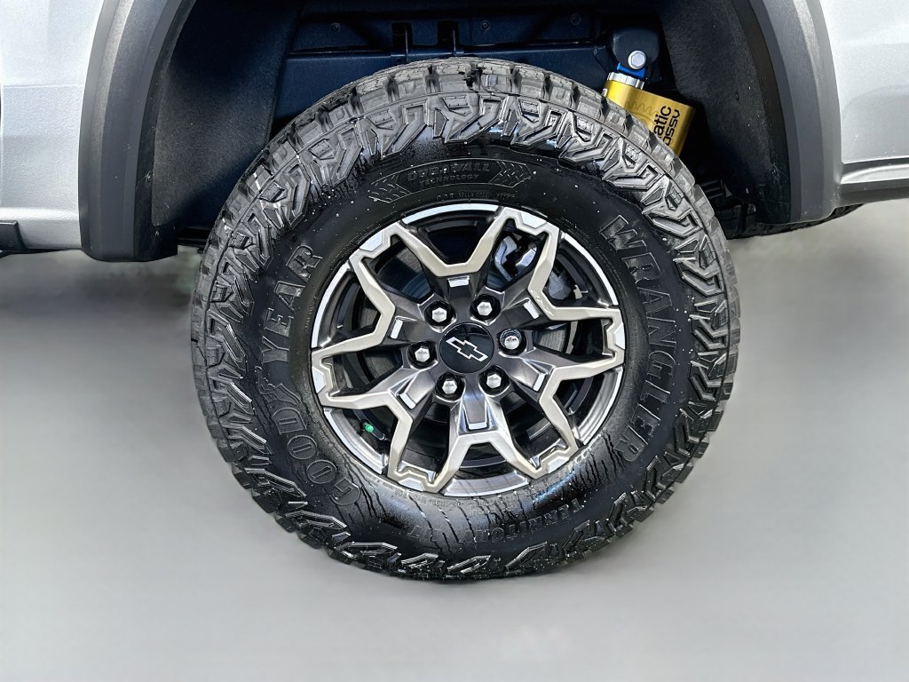 Used 2026 Chevrolet Colorado ZR2 w/ Technology Package AWD/4WD image 35