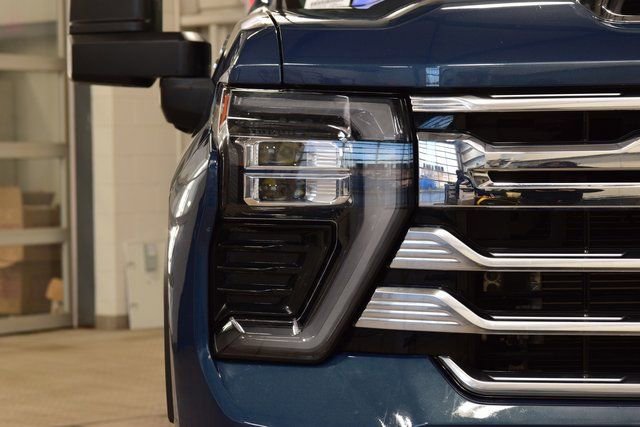 Used 2024 Chevrolet Silverado 3500 High Country w/ Technology Package AWD/4WD image 13