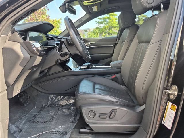 Certified 2024 Audi Q8 e-tron Premium Plus w/ Premium Plus Package AWD/4WD image 9