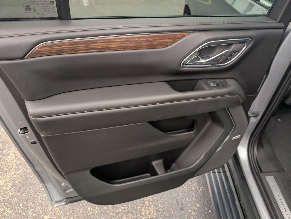 Used 2023 Chevrolet Suburban High Country w/ Premium Package 2 AWD/4WD image 10