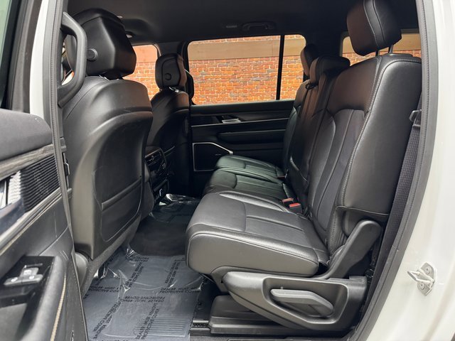 Used 2024 Jeep Wagoneer L Series II w/ Flexible Seating Group image 23